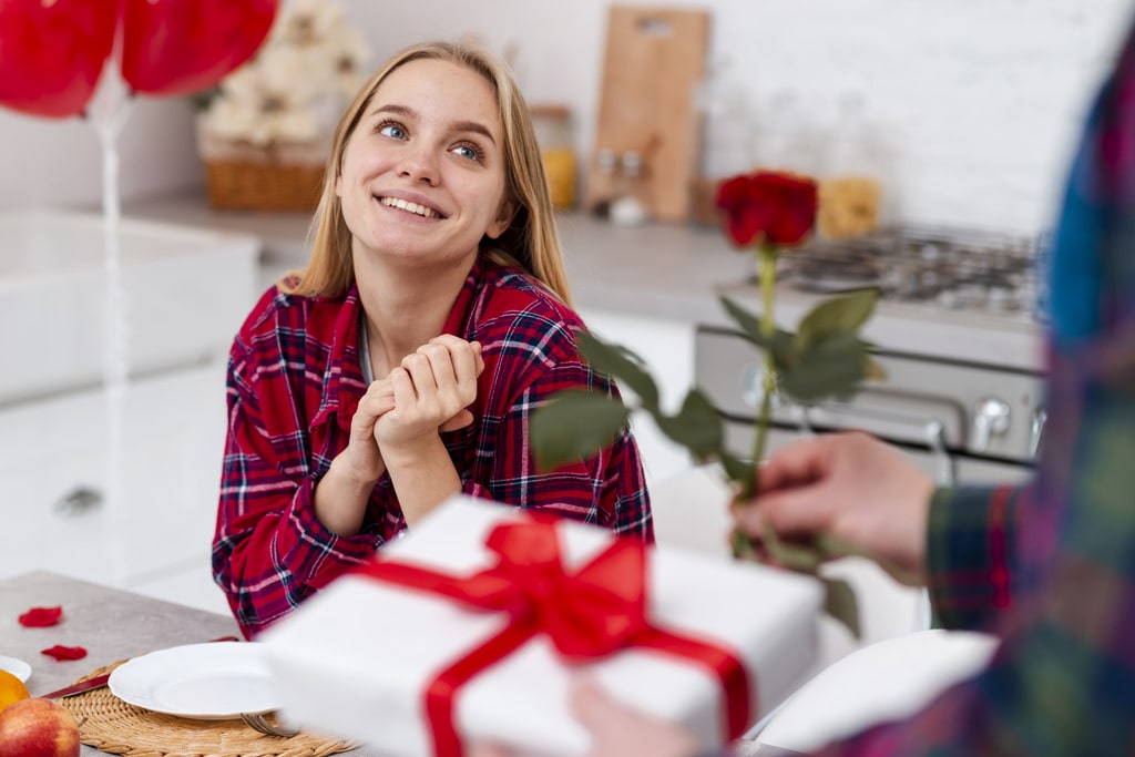 20 Best Valentine's Day Gift Ideas For Her 2023